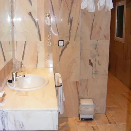 Cesaraugusta Hotell 3*