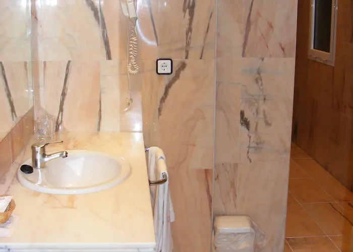 Cesaraugusta فندق 3*